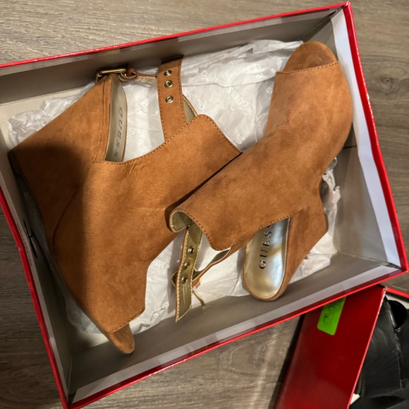 6 pairs of Guess shoes/heels/wedges some brand new never used size 6 and 7 - Picture 3 of 11